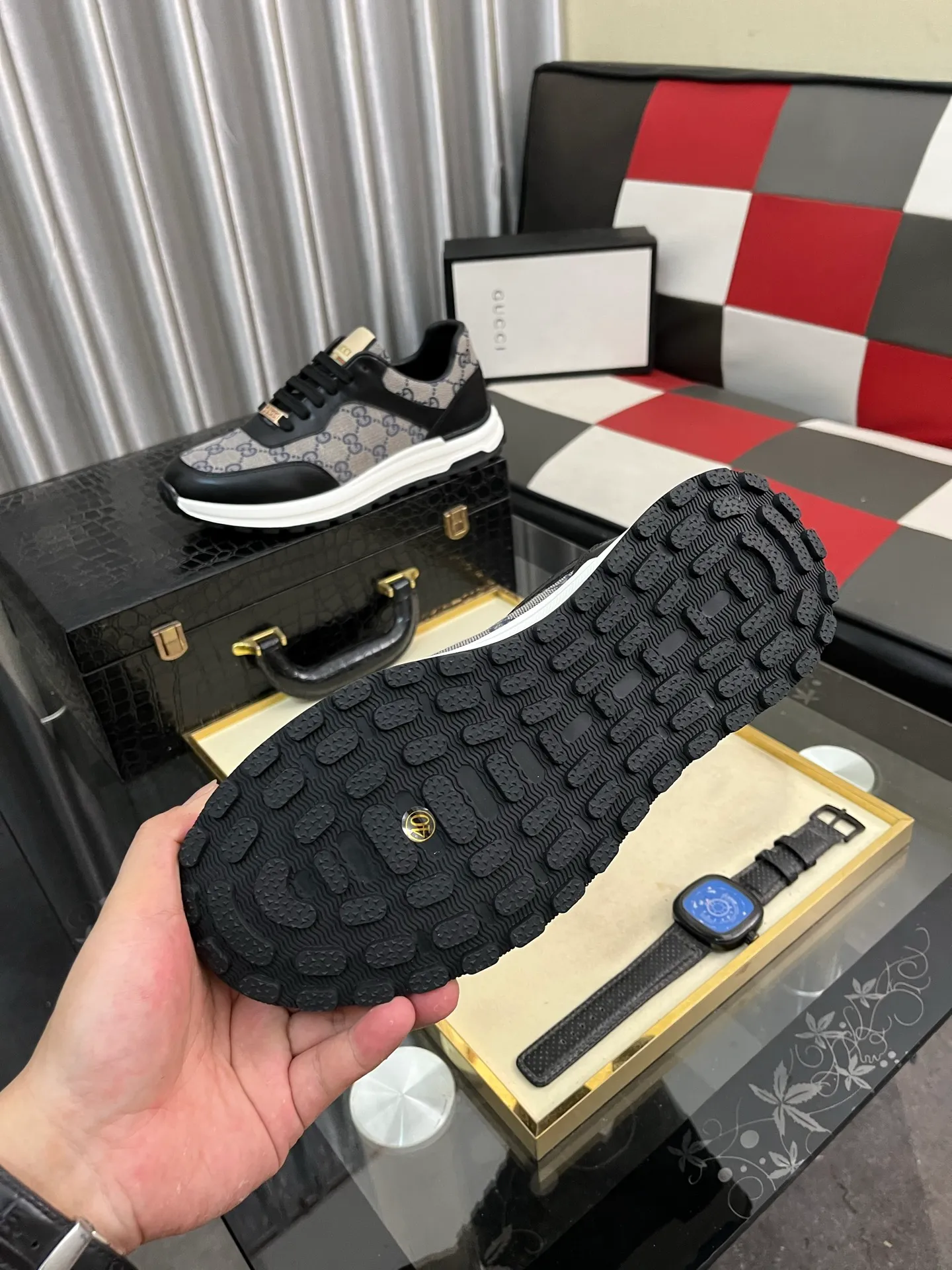 Men's shoes💰420⌚️⌚️[GUCCI] Gucci men's casual shoes are absolutely popular🔥The ultimate matching item for trendy men! The charm of super texture is irresistible, the main recommendation, the flower leather color is bright! The upper is made of high-quality cowhide + breathable fabric, sheepskin feet, wear-resistant rubber sole, noble and elegant! Extremely comfortable🎁🎁You can be as handsome as you want💪 38-442️⃣colors available